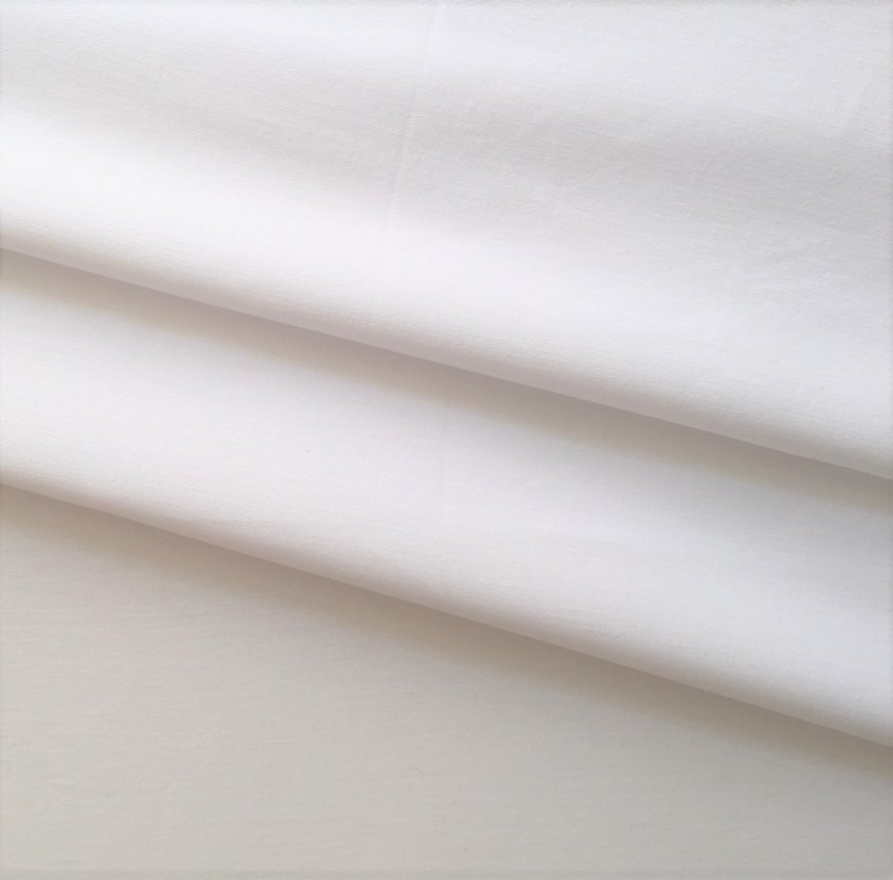 Bavlněné plátno bílé 220g/m2 295 obšít okraje a našít stužku 2,5cm