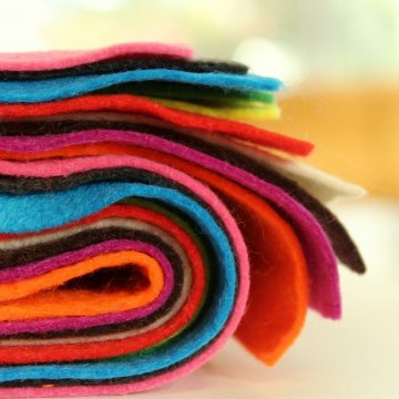 Tkaniny k tvoření, vyšívání a šití