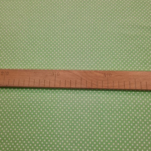 Bavlněná látka zelená s mini puntík - Šířka materiálu (cm): 140, Vyberte šití a stužku: obšít okraje  a našít stužku 2,5cm