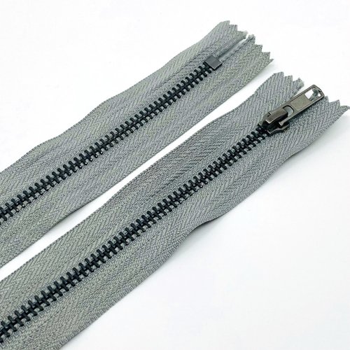 Zip - zdrhovadlo kovové nedělitelné - šedé - Délka zipu: 16 cm