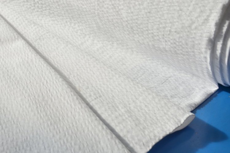 Látka krepová - bílá - Šířka materiálu (cm): 140, Vyberte šití a stužku: bez obšití