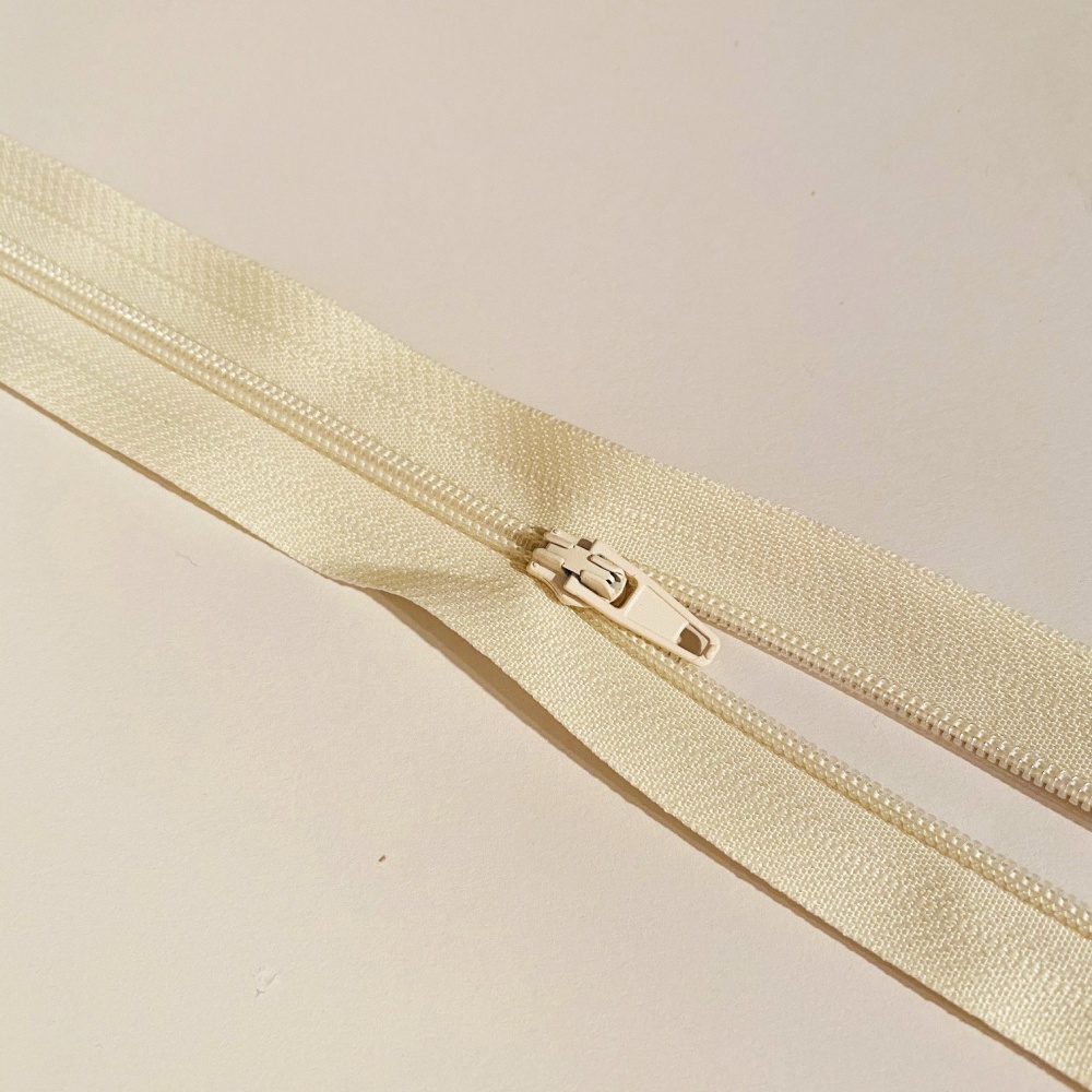 Zip spirálový dělitelný 3 mm - krémový 35 cm